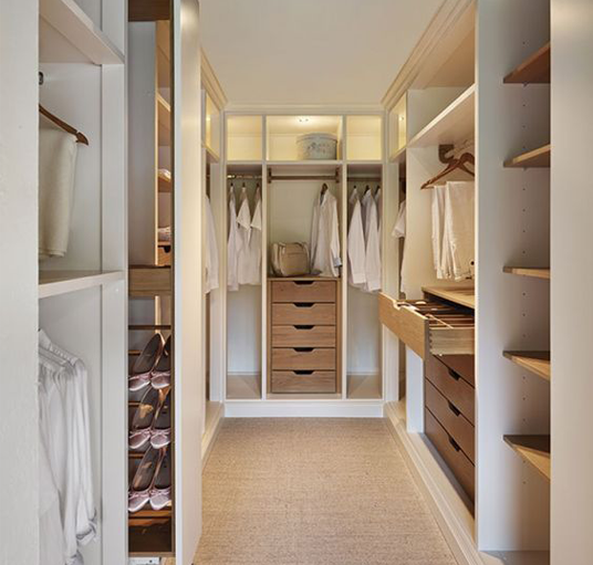 Habitación con armario empotrado